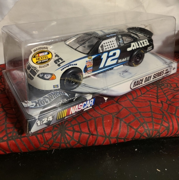 1/24 - 1/64 # 12 Ryan Newman Jutice League et 2004